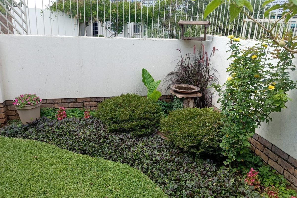 Townhouse For Sale in Garsfontein - Photo 3