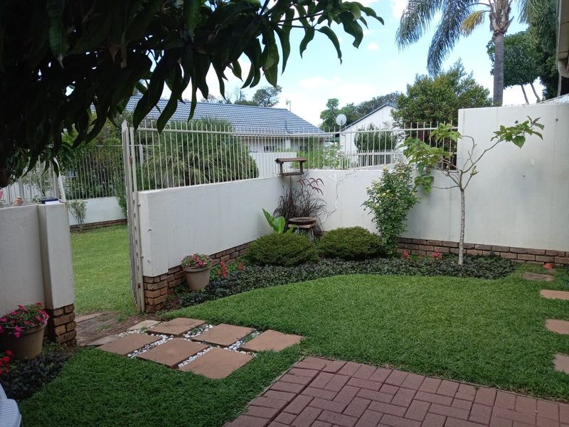 Townhouse For Sale in Garsfontein - Photo 2