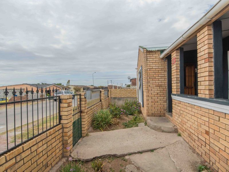 House For Sale in West End - Photo 4