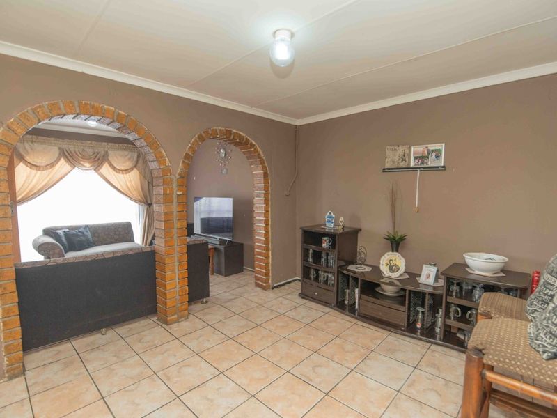 House For Sale in West End - Photo 10