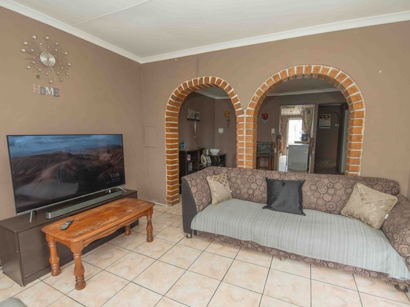 House For Sale in West End - Photo 9