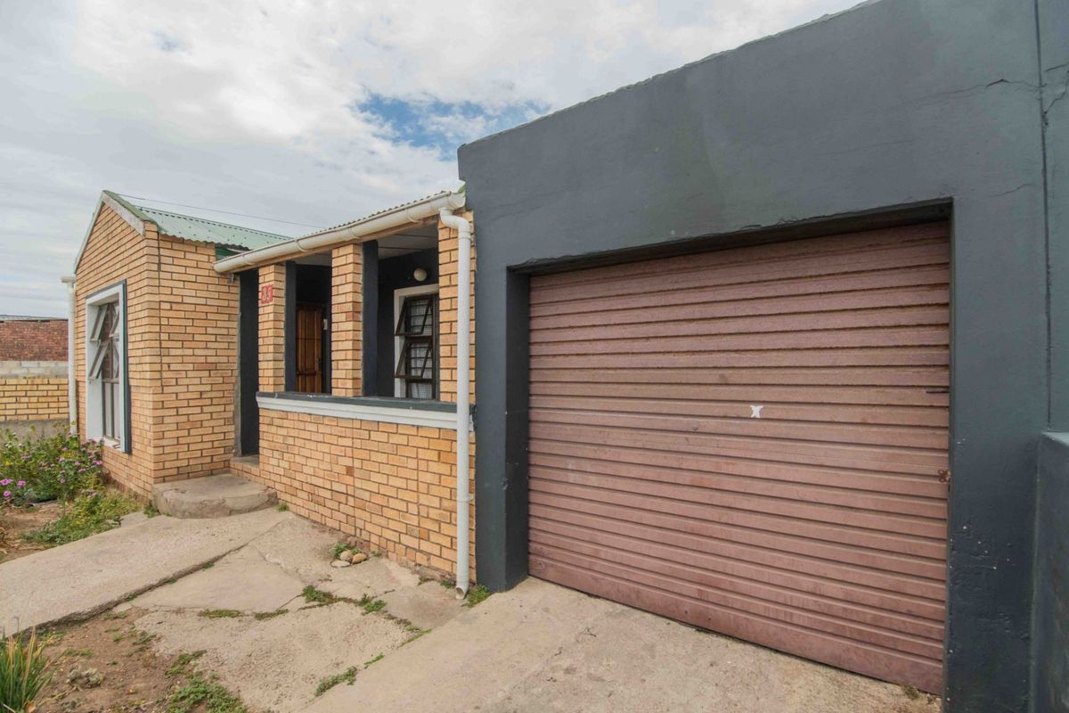 House For Sale in West End - Photo 3