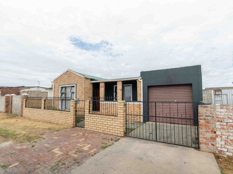 House For Sale in West End - Photo 2