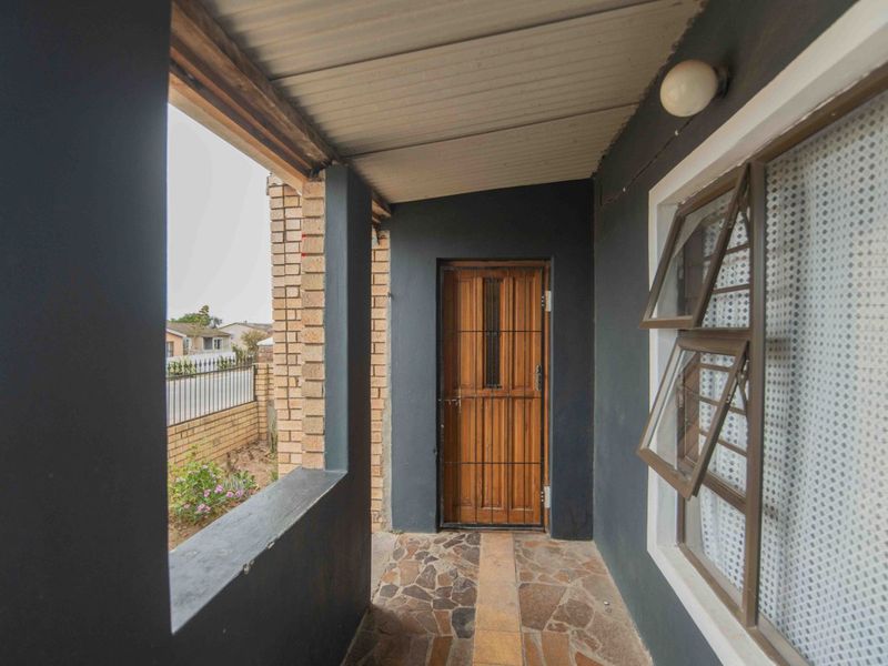 House For Sale in West End - Photo 6