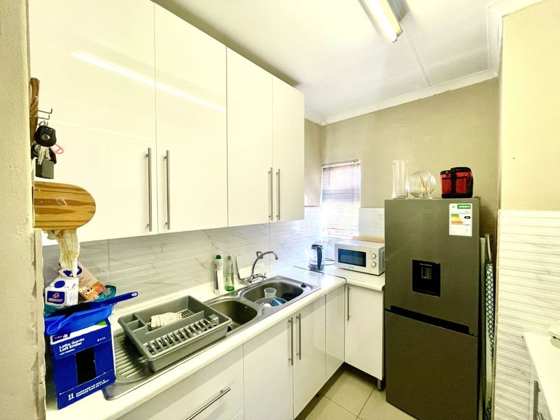 Apartment For Sale in Zwartkop - Photo 6