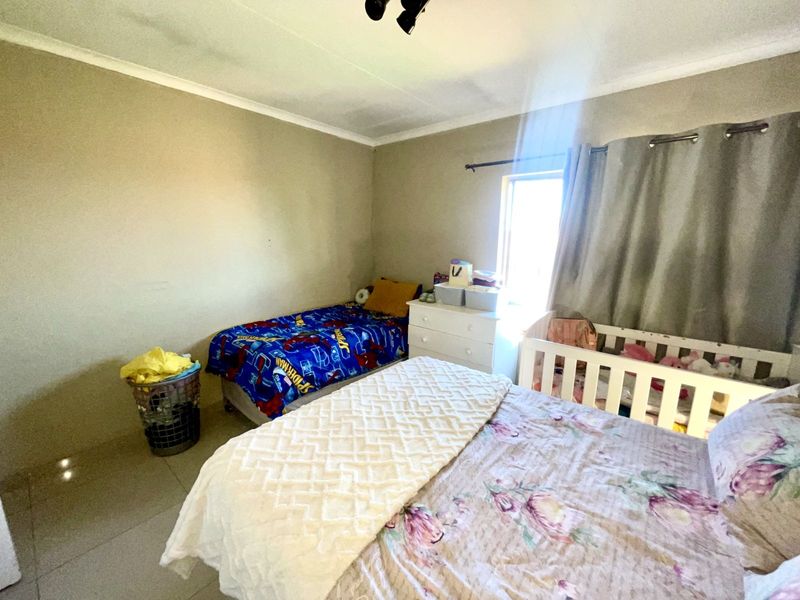 Apartment For Sale in Zwartkop - Photo 10