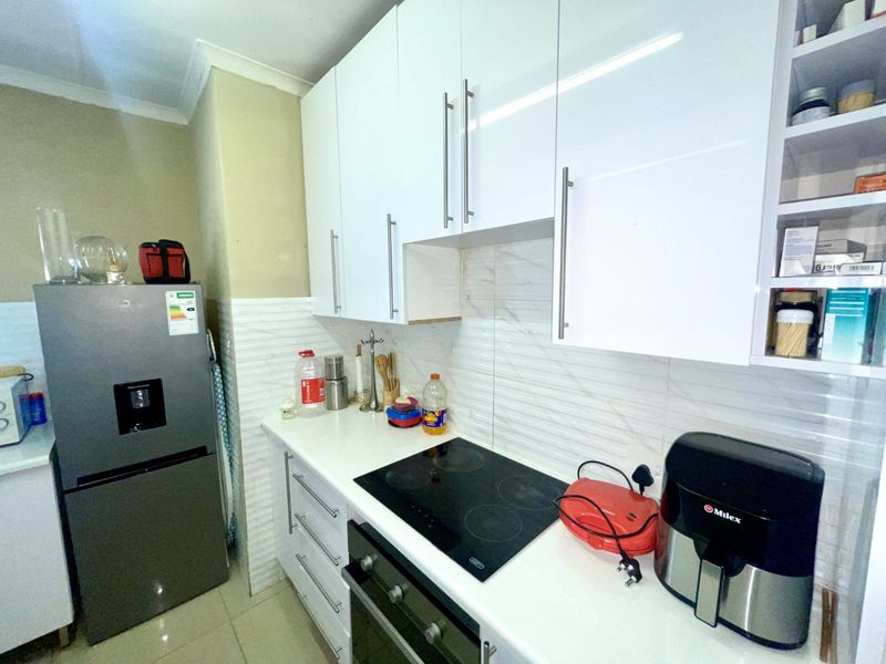 Apartment For Sale in Zwartkop - Photo 7