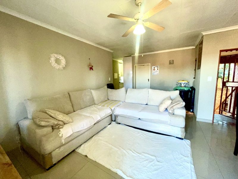 Apartment For Sale in Zwartkop - Photo 2