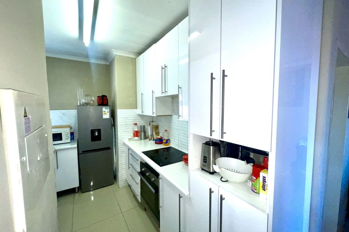 Apartment For Sale in Zwartkop - Photo 5