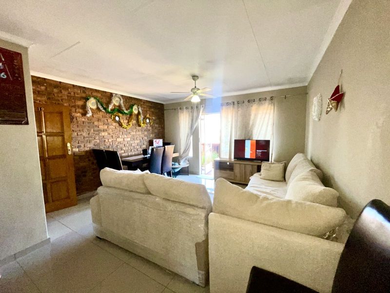 Apartment For Sale in Zwartkop - Photo 4
