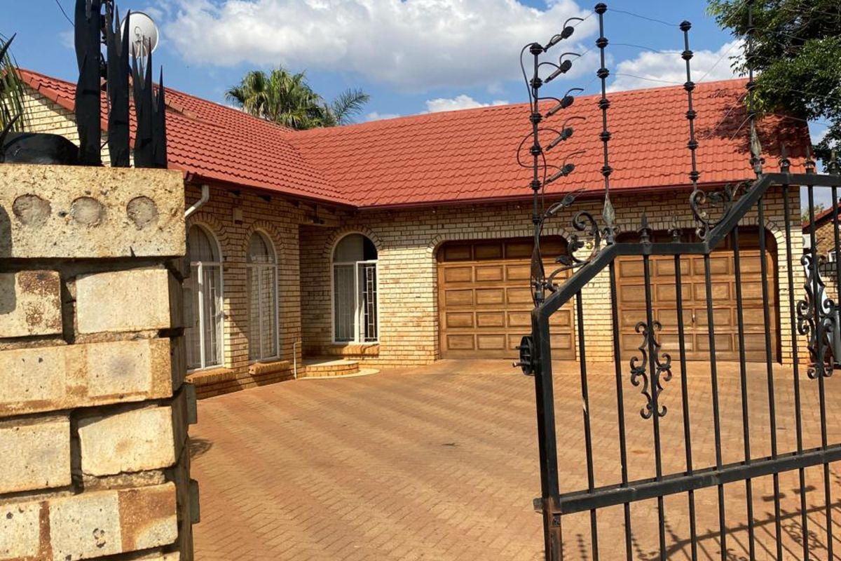 House For Sale in Carletonville Central - Photo 4
