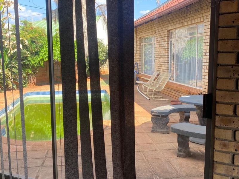 House For Sale in Carletonville Central - Photo 7