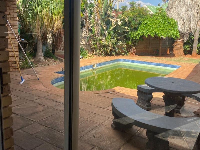 House For Sale in Carletonville Central - Photo 6