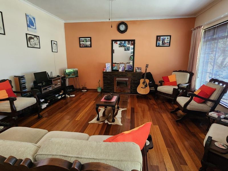 House For Sale in Hunters Retreat - Photo 2