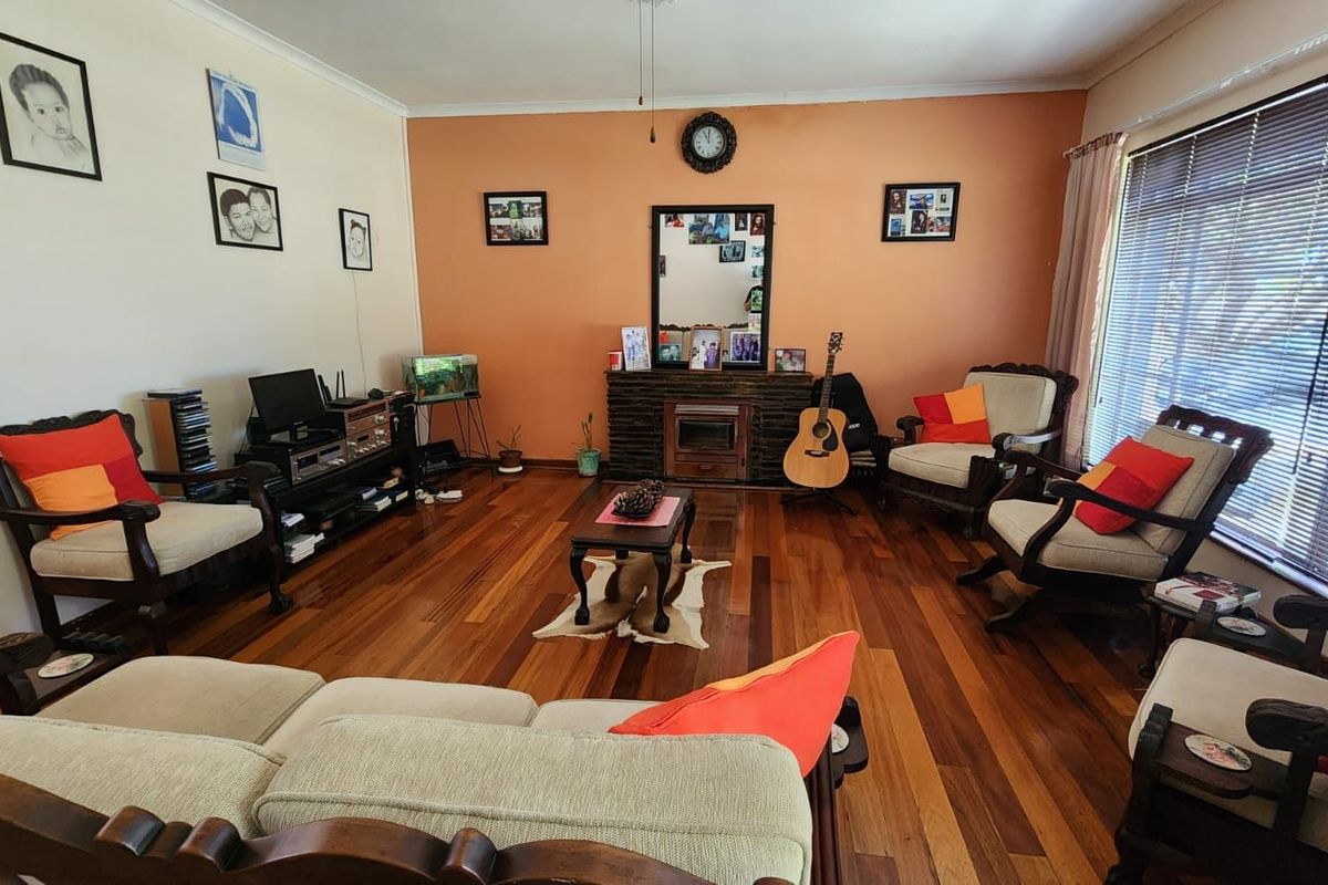 House For Sale in Hunters Retreat - Photo 2