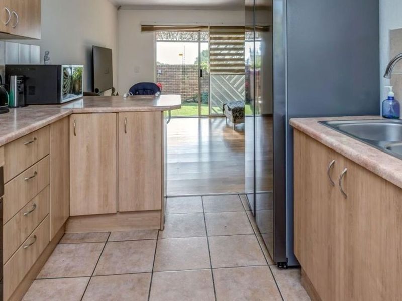 Townhouse For Sale in Honeydew Ridge - Photo 3