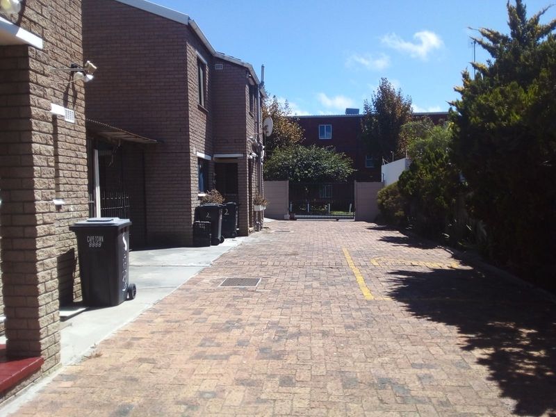 Townhouse For Sale in Diep River - Photo 2