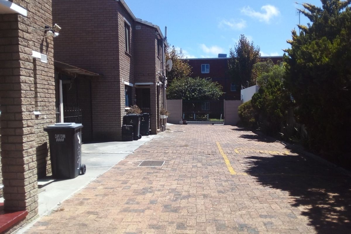 Townhouse For Sale in Diep River - Photo 2