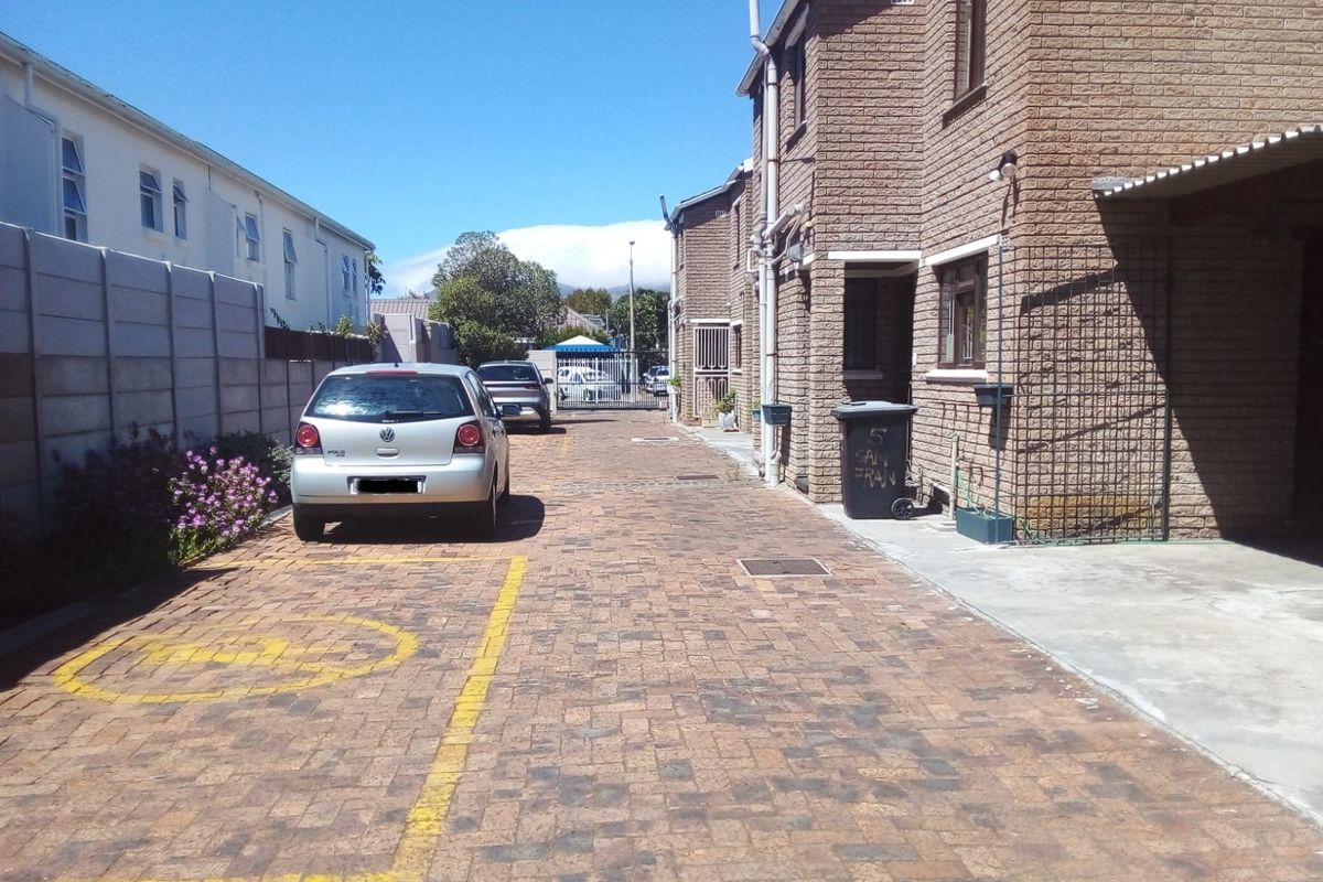 Townhouse For Sale in Diep River - Photo 3