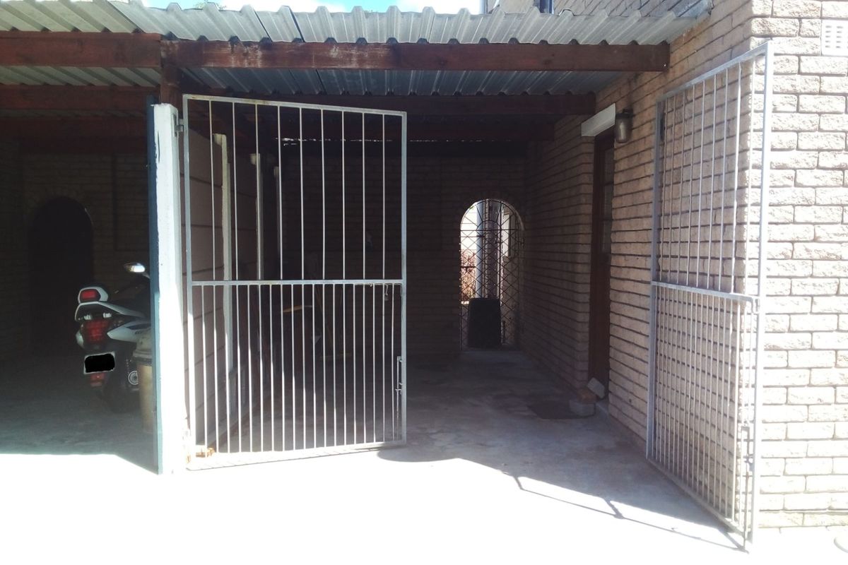 Townhouse For Sale in Diep River - Photo 4