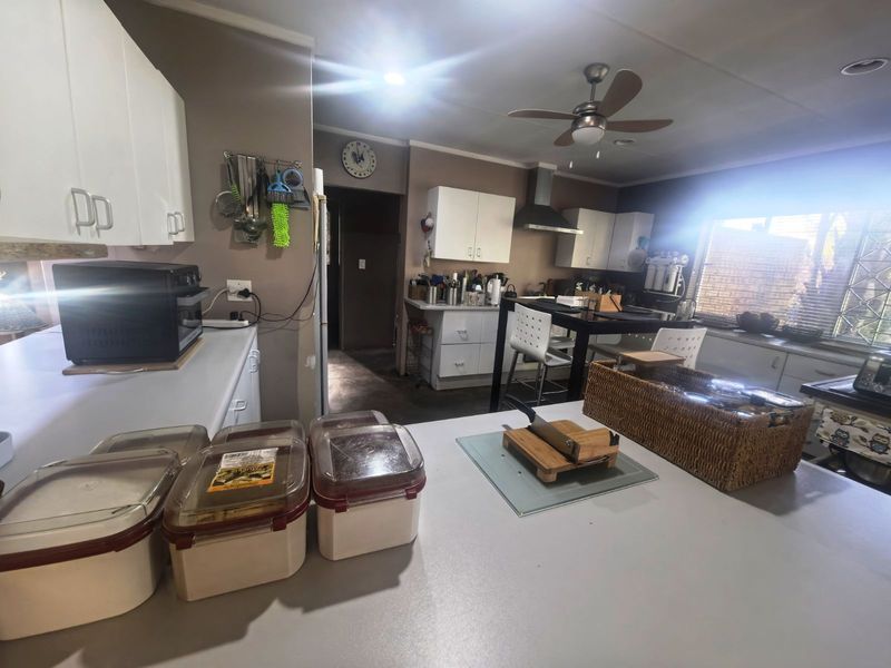 House For Sale in Zwartkop - Photo 4