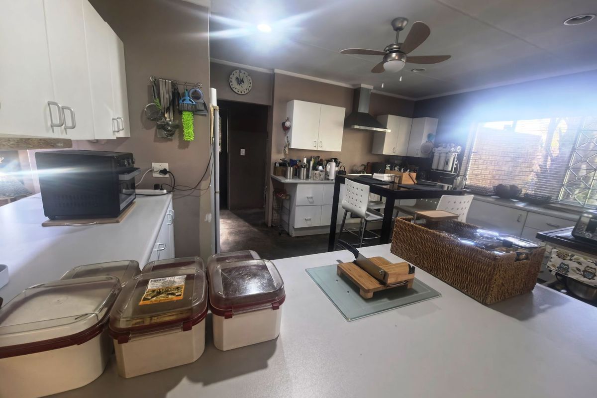 House For Sale in Zwartkop - Photo 4