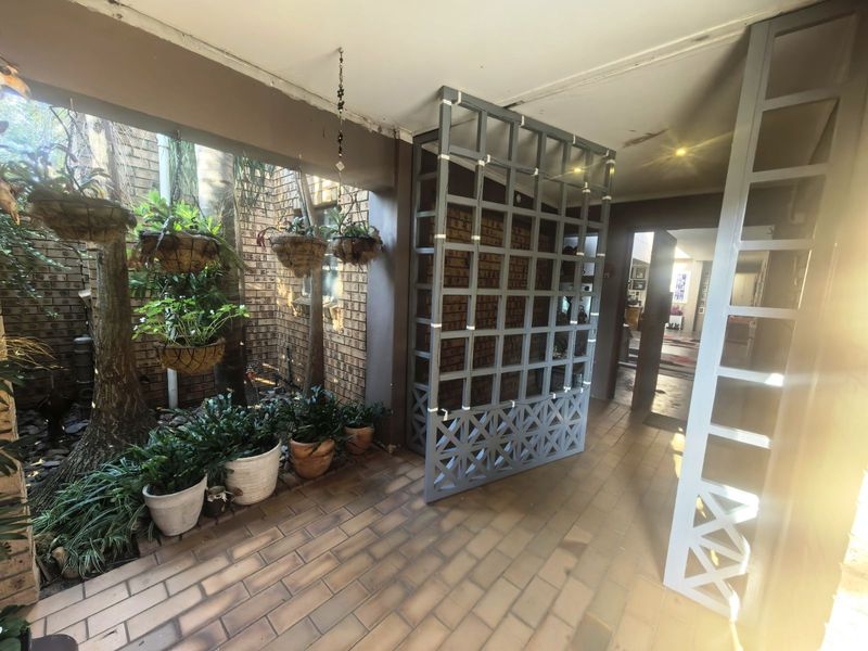 House For Sale in Zwartkop - Photo 2