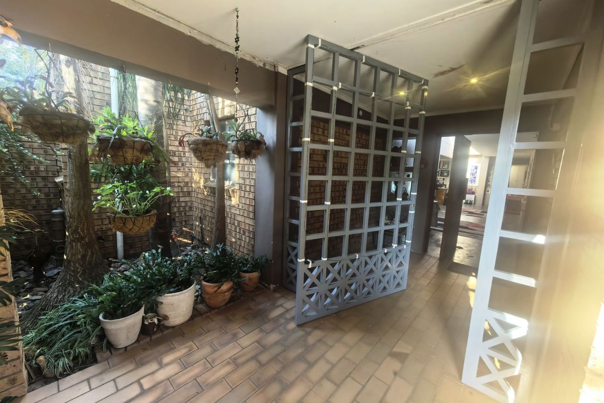 House For Sale in Zwartkop - Photo 2