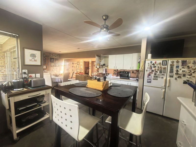 House For Sale in Zwartkop - Photo 8