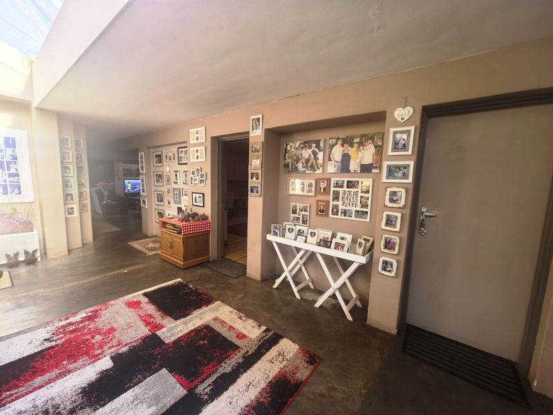 House For Sale in Zwartkop - Photo 6