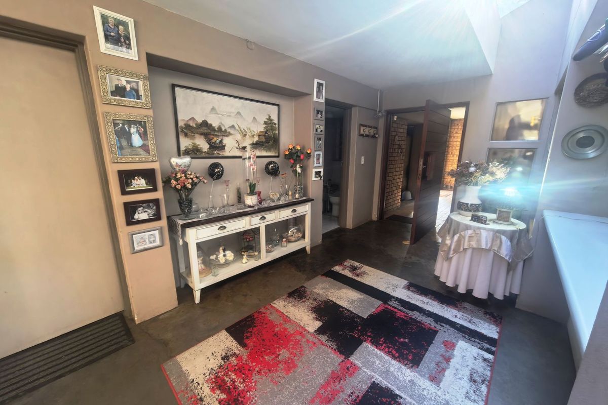 House For Sale in Zwartkop - Photo 5