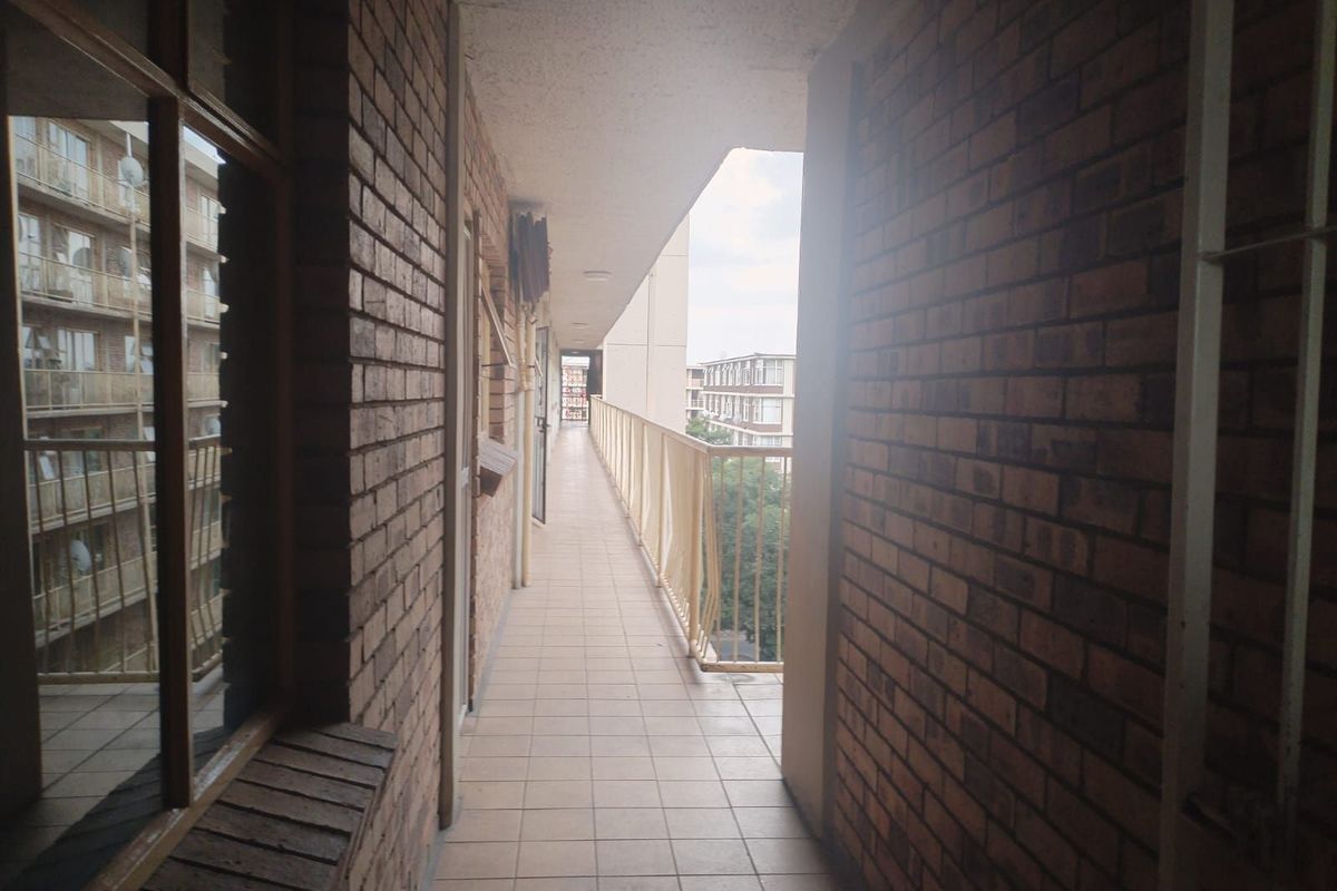 Apartment For Sale in Silverton - Photo 2