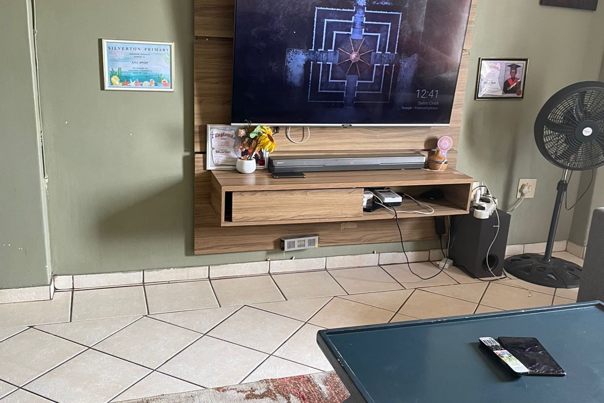 Apartment For Sale in Silverton - Photo 2