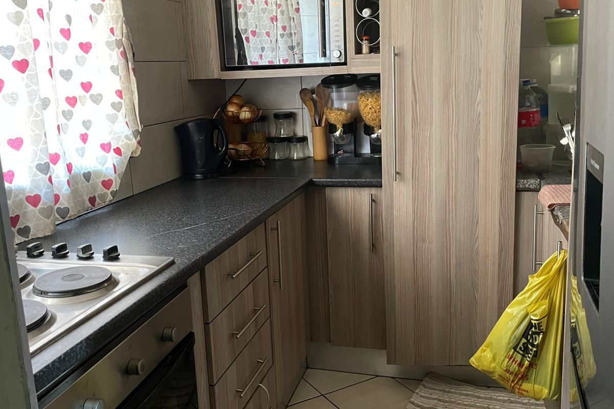 Apartment For Sale in Silverton - Photo 3