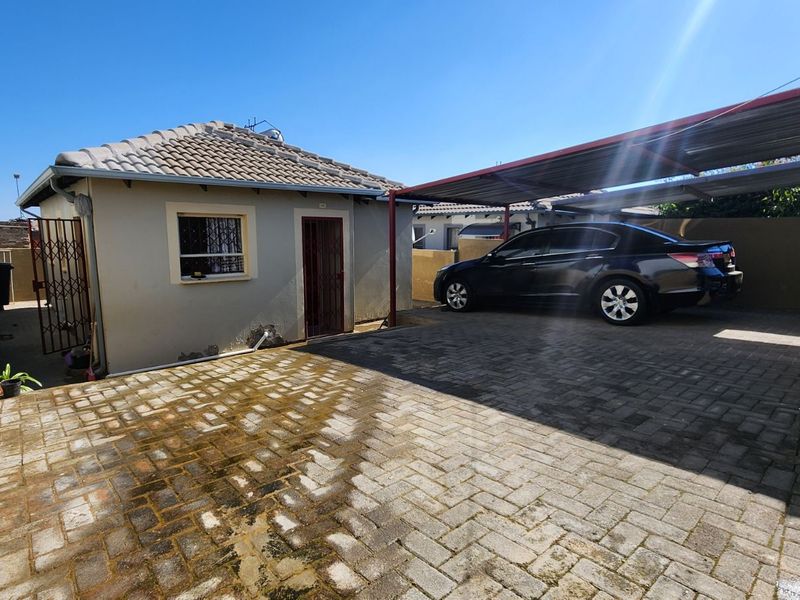 House For Sale in Riverside View - Photo 2