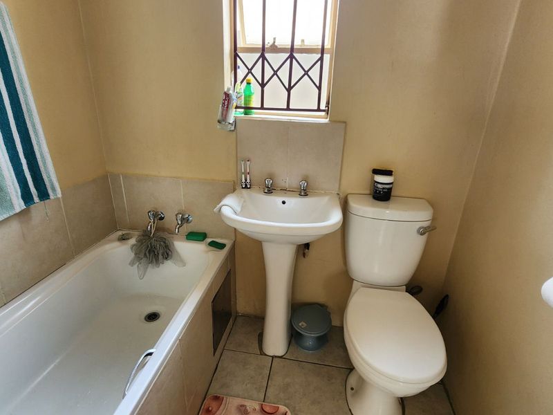 House For Sale in Riverside View - Photo 5