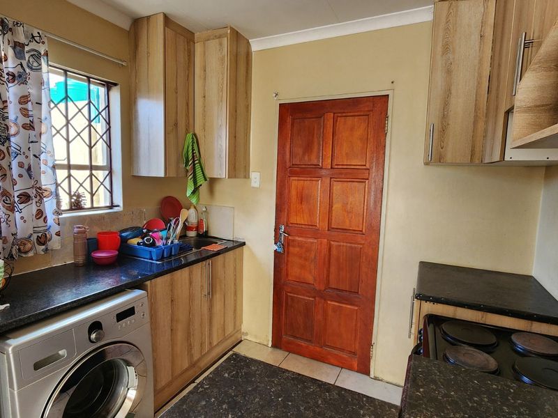 House For Sale in Riverside View - Photo 9