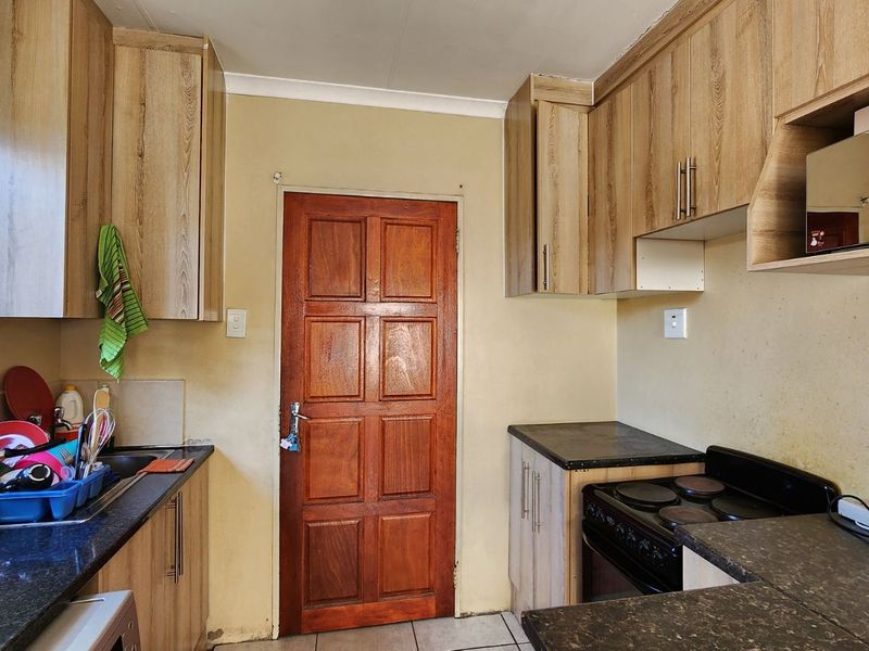 House For Sale in Riverside View - Photo 8