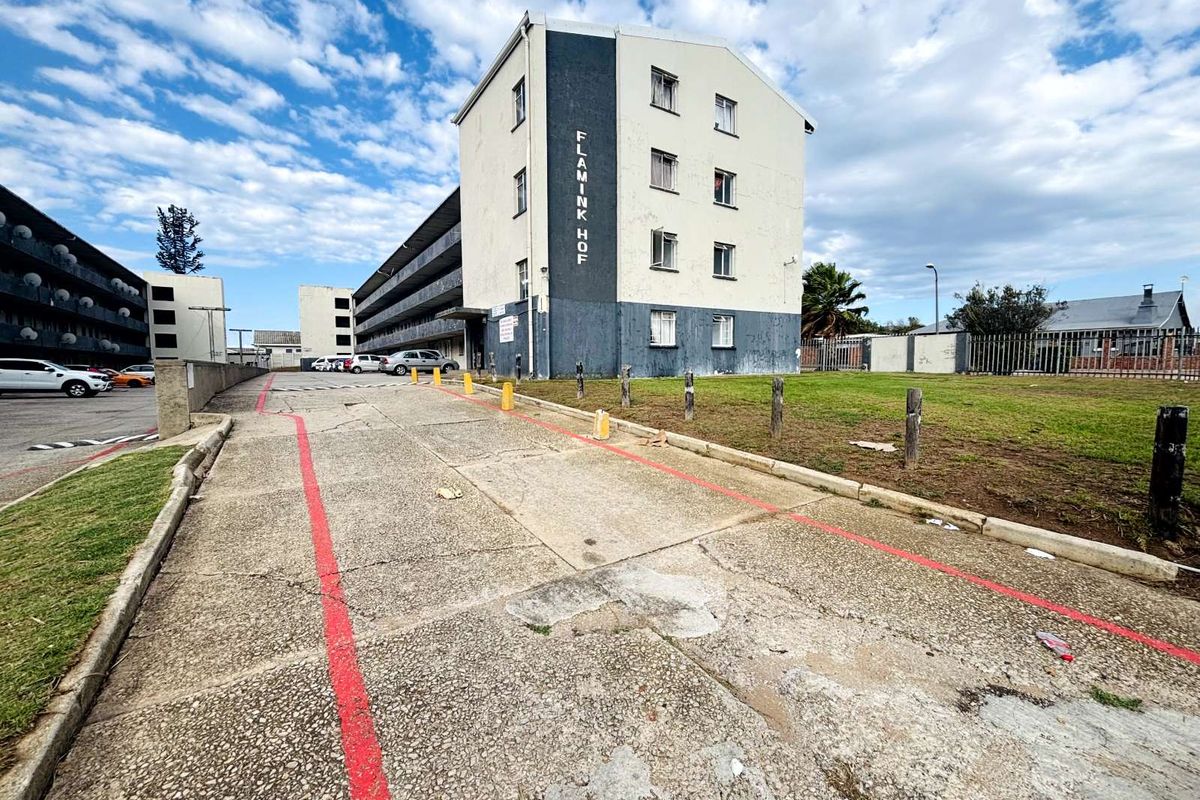 Apartment For Sale in Sydenham - Photo 2