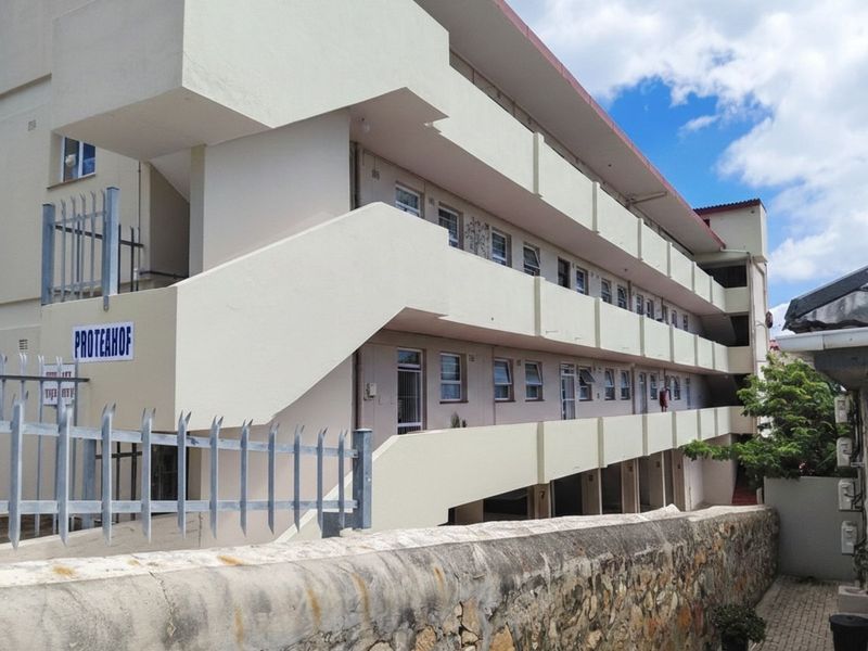 Apartment For Sale in Mossel Bay Central - Photo 2