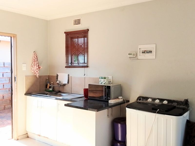 House To Rent in Sky City - Photo 3