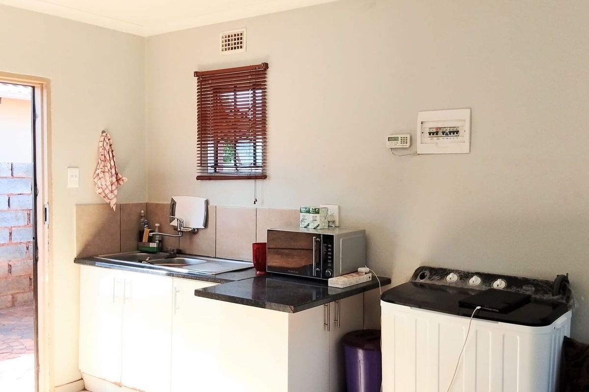 House To Rent in Sky City - Photo 3