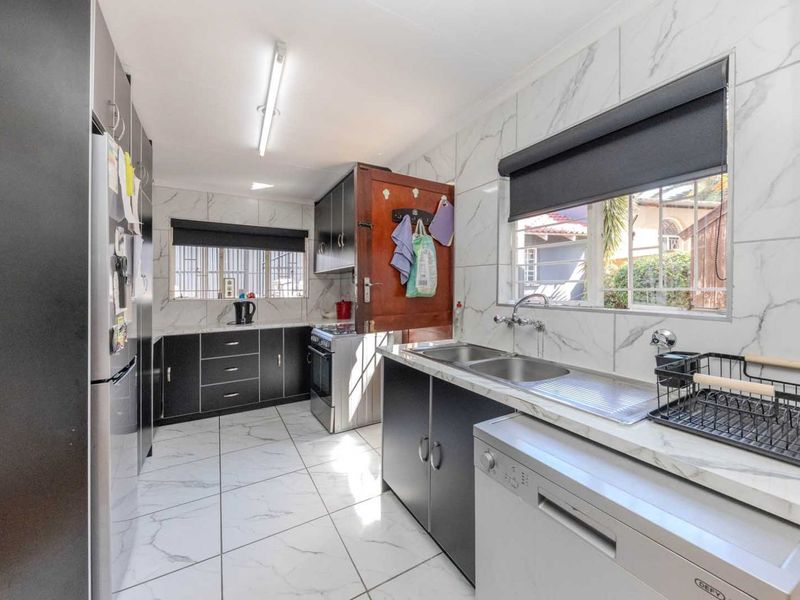 House For Sale in Albertville - Photo 8