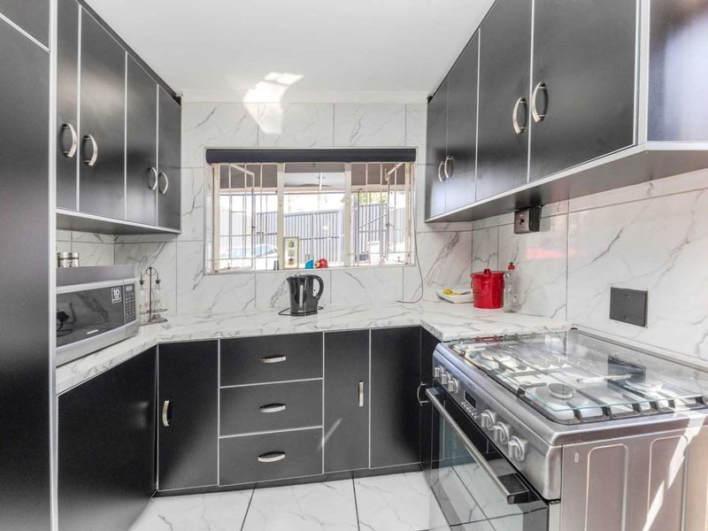 House For Sale in Albertville - Photo 6