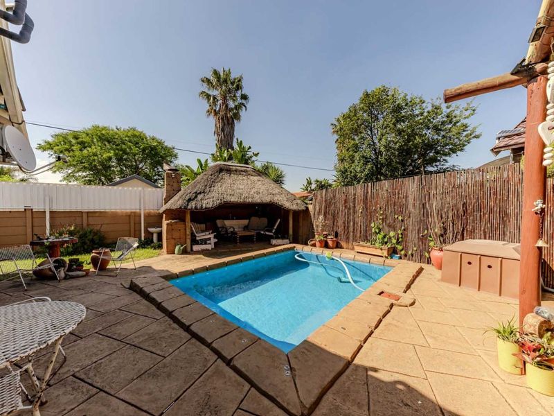 House For Sale in Albertville - Photo 2