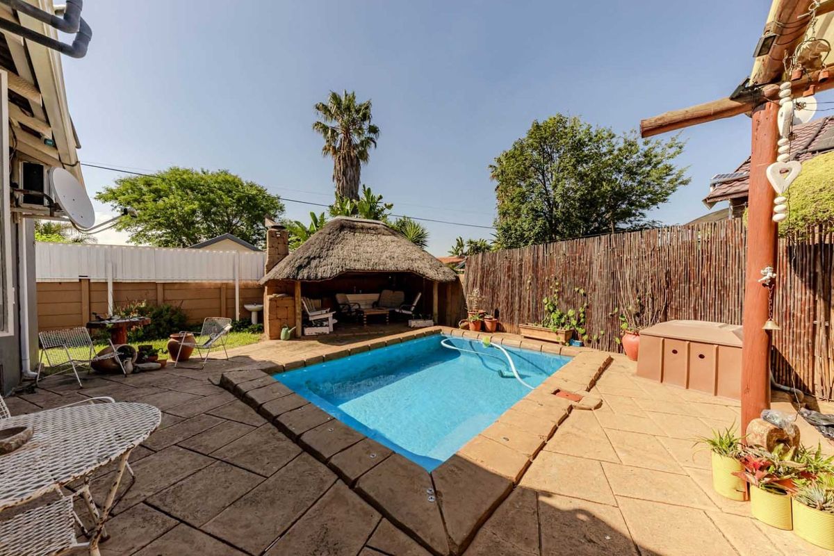 House For Sale in Albertville - Photo 2