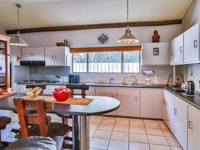 House For Sale in Montagu Central - Photo 6