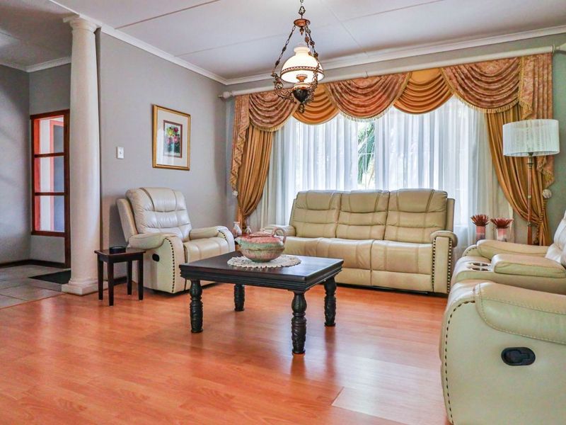 House For Sale in Montagu Central - Photo 2