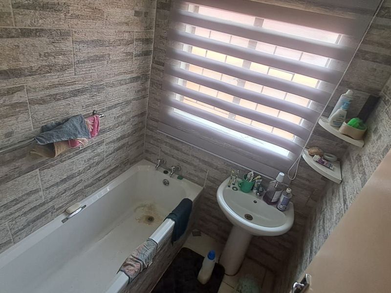 House For Sale in Soshanguve Ext - Photo 7