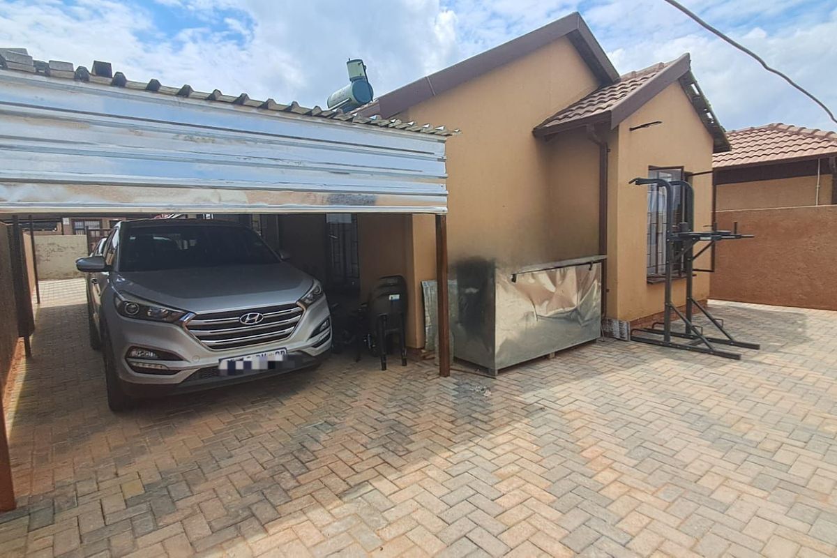 House For Sale in Soshanguve Ext - Photo 5